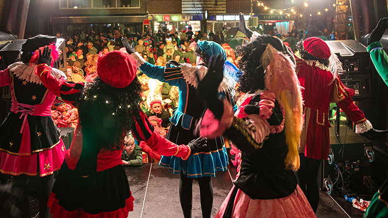 Sinterklaas in Aalsmeer - Danspietjes Molenplein